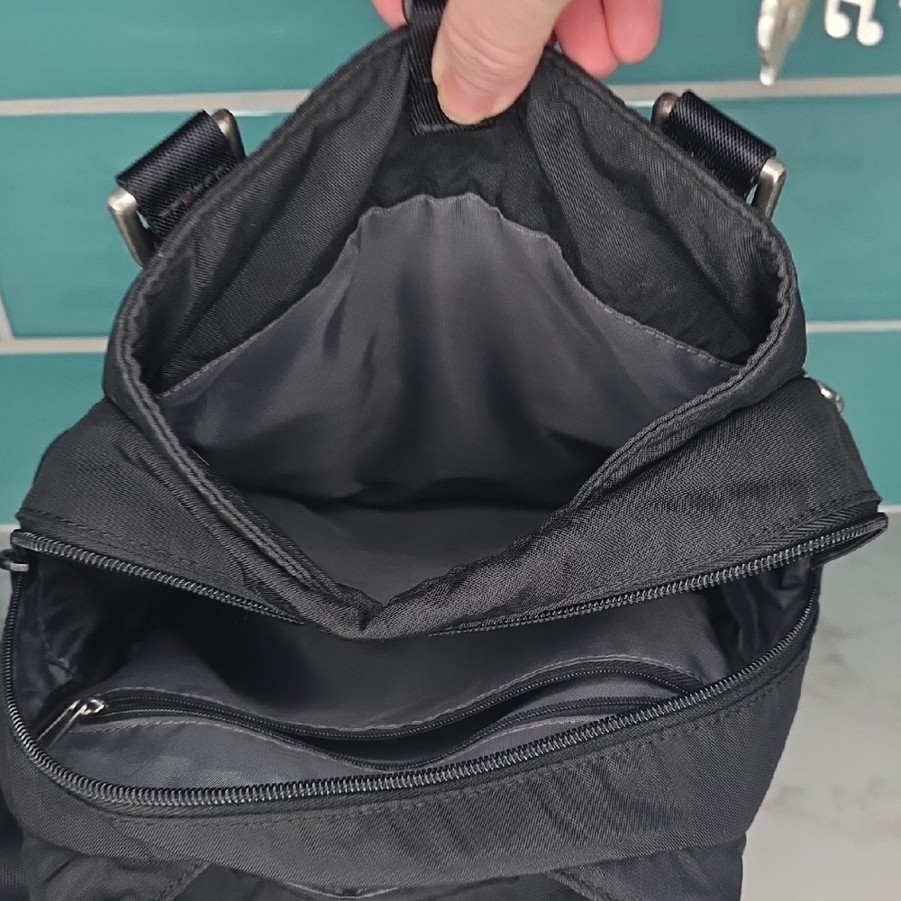 Harley-Davidson Black Nylon Messenger Bag with Silver Hardware - Picture 13 of 15